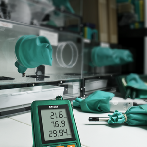 Medidor Registrador de Datos de Presión Barométrica, Humedad y Temperatura EXTECH SD700