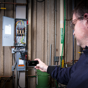 FLIR CM55 Medidor de tenaza flexible de 10" (25.4 cm) con Bluetooth®