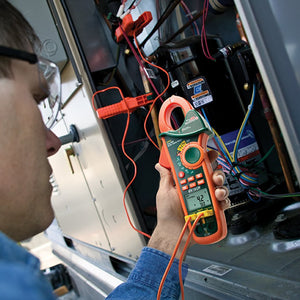 Pinza Amperimétrica CA/CC de RMS Real 400 A y Termómetro IR, con 2 Entradas P/ Termopar "K" y Detector de Voltaje Sin Contacto (VSC) de EXTECH